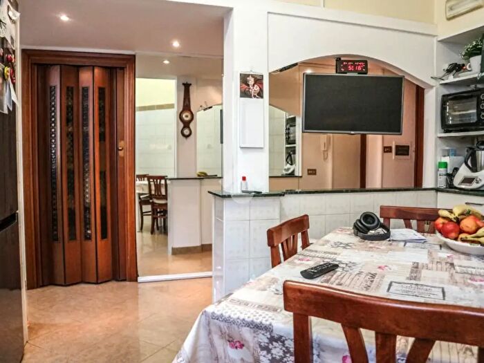 Appartamento trilocale in vendita in Viale Nazario Sauro, Milano