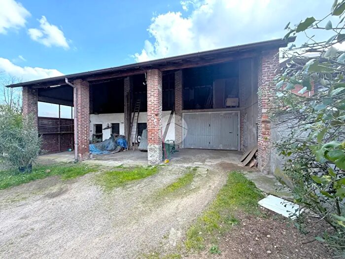 Casa bilocale in vendita in Via Pace, Santo Stefano Ticino