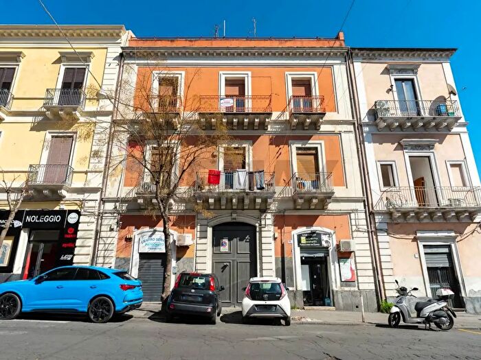 Appartamento con 6 locali in vendita in Via Plebiscito, Catania