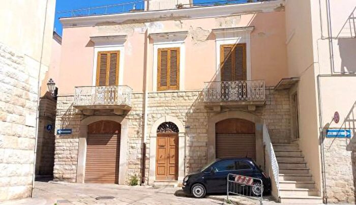 Appartamento trilocale in vendita in Via Carrettieri, Trani