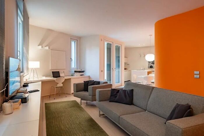 Appartamento quadrilocale in vendita in Via col di Lana Lecco, Lecco