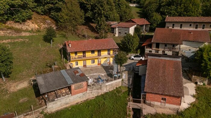 Casa con 6 locali in vendita in Via Momborgo, Rifreddo