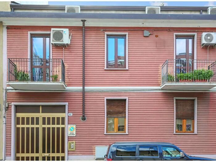 Appartamento con 8 locali in vendita in Via San Giorgio Canavese, Torino