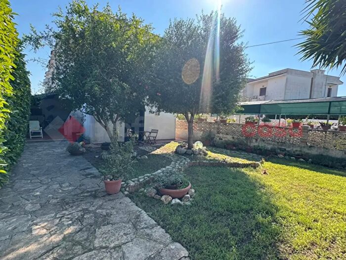 Casa quadrilocale in vendita in La Mastella, Leporano