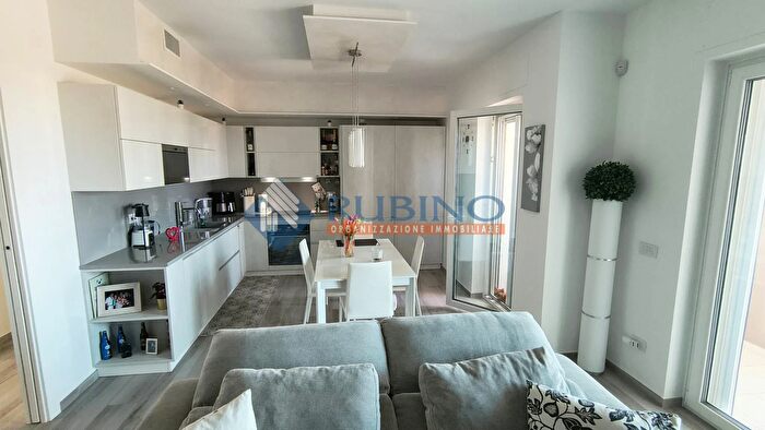 Appartamento quadrilocale in vendita in Via Custodero, Monopoli