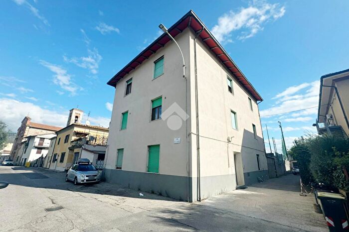 Appartamento trilocale in vendita in Via dellAgio, Prato