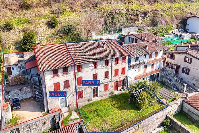 Casa con 13 locali in vendita in Via Monsignore Tavernini, Gargnano