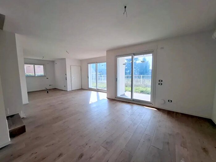 Casa con 5 locali in vendita in Via Bellini, Abano Terme