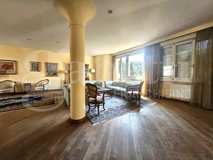 Casa con 10 locali in vendita in Empoli