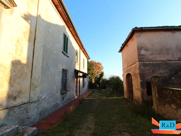 Casa con 10 locali in vendita in Poggibonsi