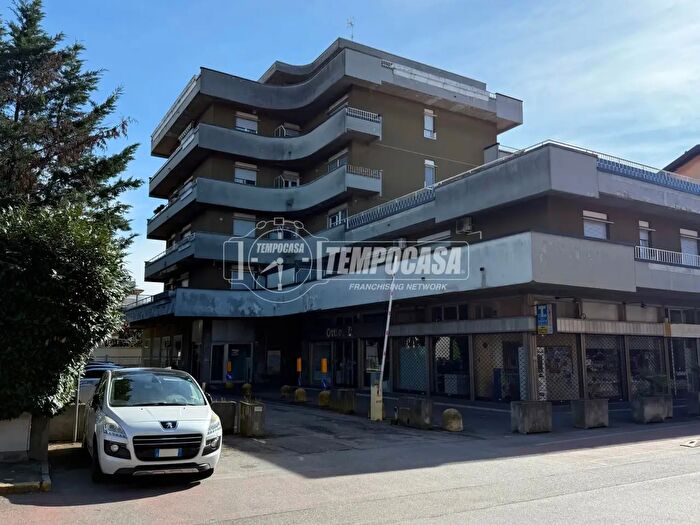 Appartamento quadrilocale in vendita in Via XXV Aprile, Dairago