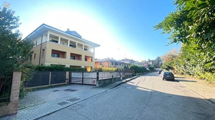 Appartamento trilocale in vendita in Viale Giovanni Pascoli, Mantova