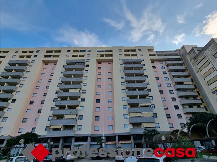 Appartamento quadrilocale in vendita in Piazza Sandro Pertini, Taranto