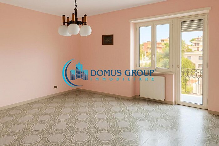 Appartamento trilocale in vendita in Via Antonio Pane, Roma