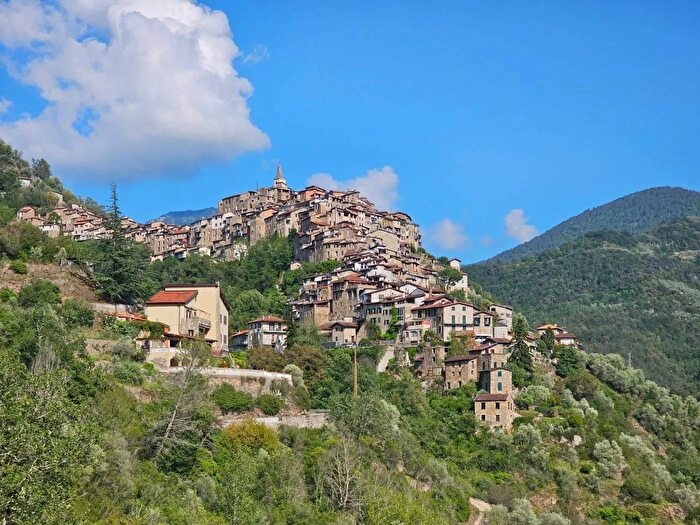 Casa bilocale in vendita in Via Angeli Apricale, Apricale