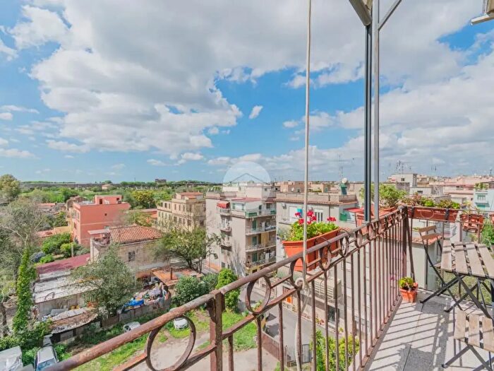 Appartamento trilocale in vendita in Via dei Sulpici, Roma