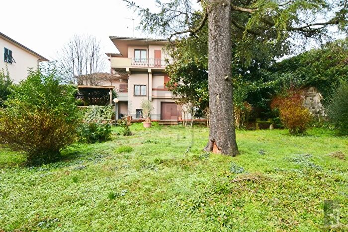 Casa con 11 locali in vendita in Viale Antonio Gramsci, Barberino Di Mugello