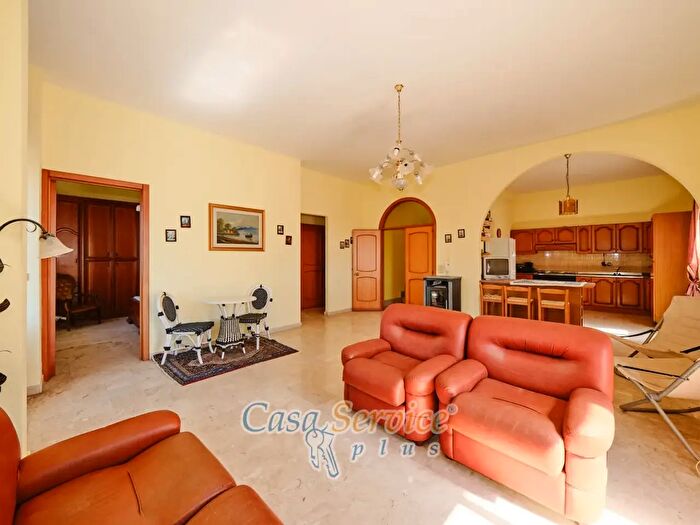 Casa con 8 locali in vendita in Via Savona, Matino