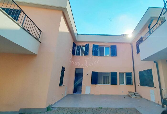 Appartamento quadrilocale in vendita in Via dei Mille, Albenga