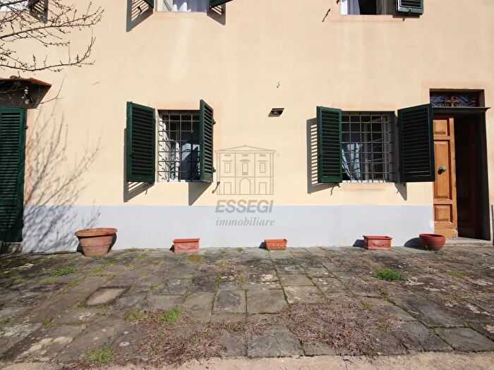 Casa con 11 locali in vendita in Via della Chiesa di Camigliano Camigliano, Lucca