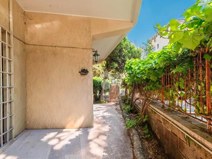 Appartamento trilocale in vendita in Via Molveno, Roma