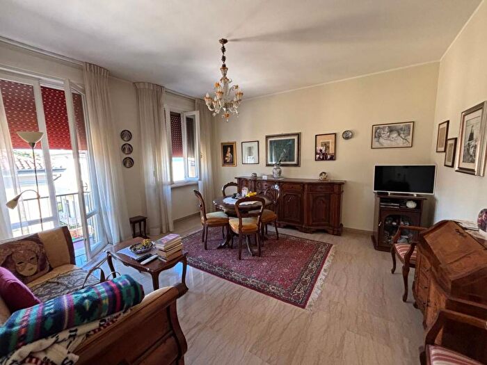 Appartamento trilocale in affitto in Via Giuseppe Mazzini, Centro Storico, Rovigo