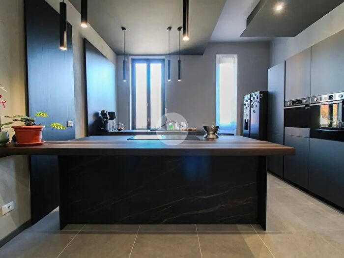 Appartamento quadrilocale in vendita in Via Pellegrino Rossi, Milano