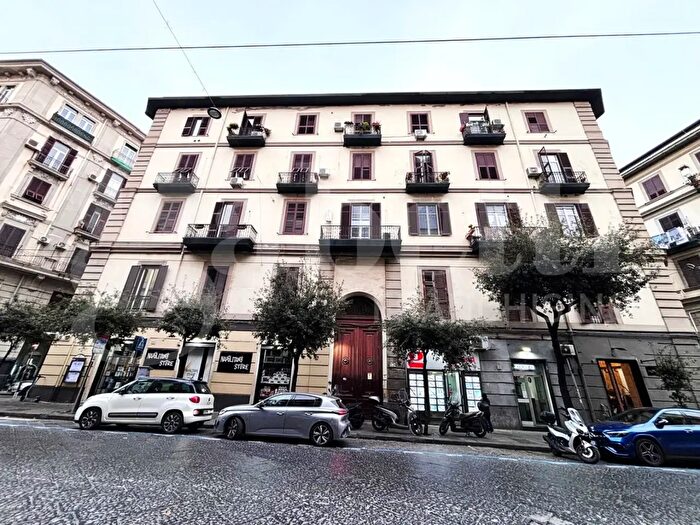 Appartamento trilocale in vendita in Corso G Garibaldi, Napoli