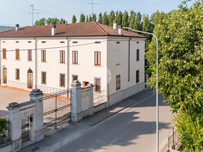 Casa con 5 locali in vendita in Via della Repubblica, Castellucchio