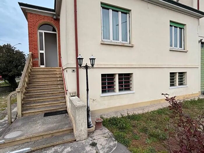 Casa con 5 locali in vendita in Badia Polesine