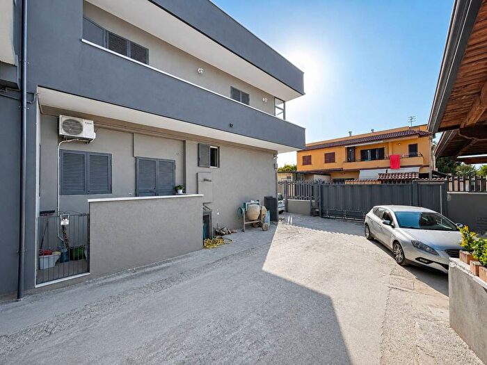Appartamento bilocale in affitto in Via Comunale Masseria Grande, Pianura, Napoli