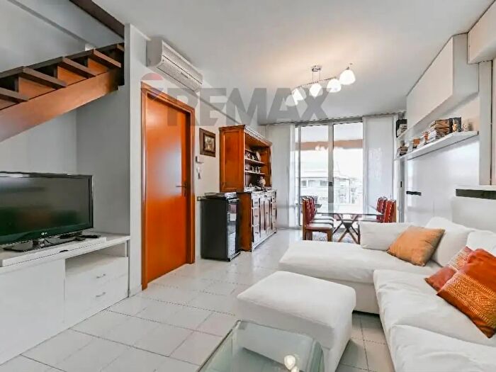 Appartamento quadrilocale in vendita in Via Trenno, Milano