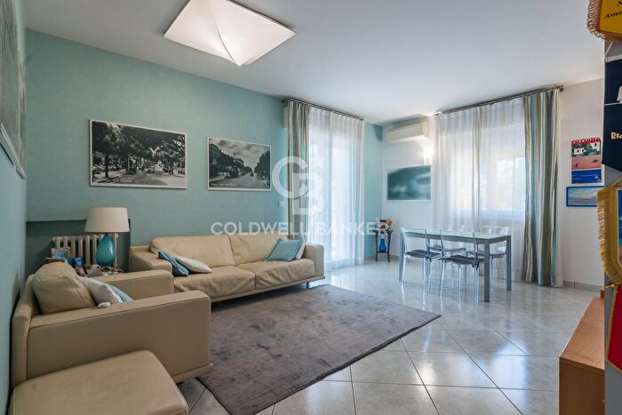 Appartamento con 5 locali in vendita in Via Santorre di Santarosa, Riccione