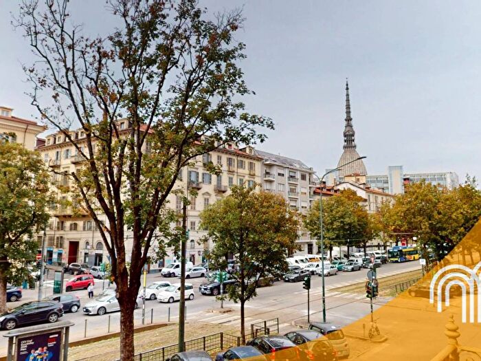Appartamento con 6 locali in affitto in Corso San Maurizio, Vanchiglia, Torino