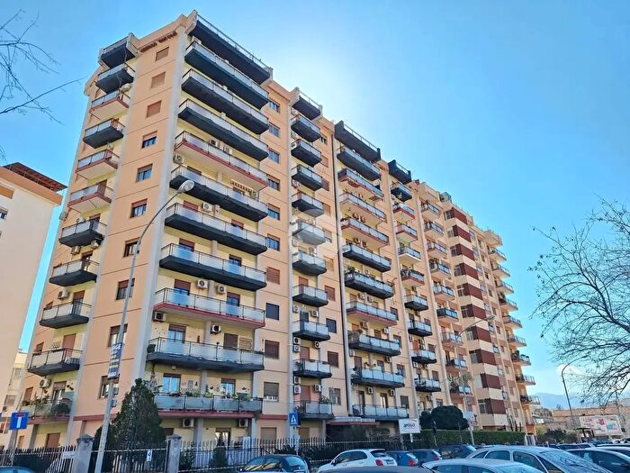 Appartamento con 5 locali in vendita in Via Andrea Cirrincione, Palermo