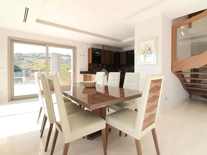 Appartamento con 5 locali in vendita in Via Venezia, Roseto Degli Abruzzi