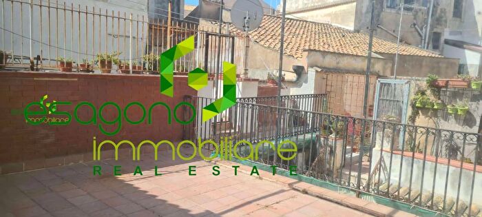 Appartamento con 6 locali in vendita in Via Vittorio Veneto, Siracusa