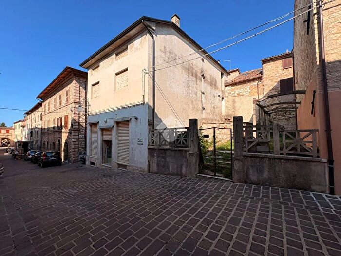 Casa quadrilocale in vendita in Via Ippolito Borghesi, Sigillo
