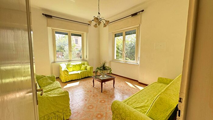 Appartamento con 5 locali in affitto in Pisa