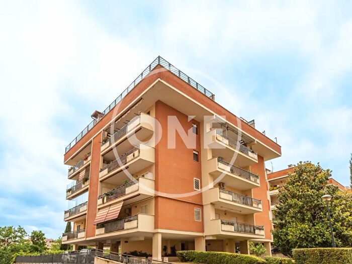Appartamento trilocale in vendita in Via Raoul Chiodelli, Roma