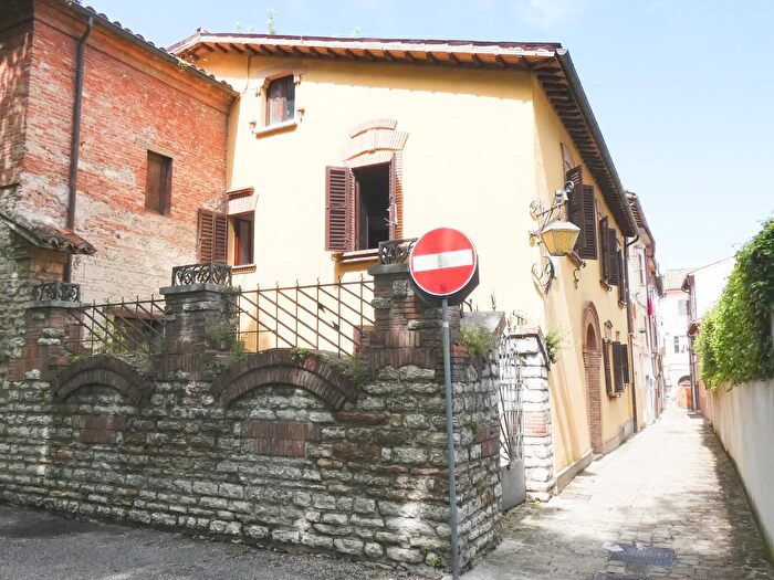 Casa con 8 locali in vendita in Via Antonio da Fabriano, Fabriano