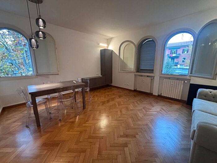 Appartamento monolocale in affitto in Via Castiglione, Santo Stefano, Bologna