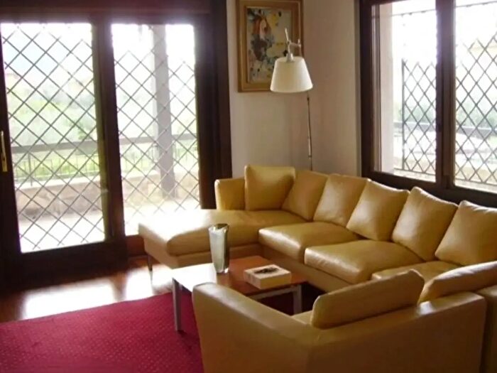 Casa con 9 locali in vendita in Carrara