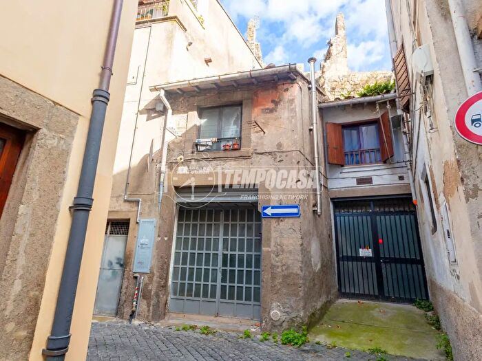 Appartamento quadrilocale in vendita in Via San Girolamo, Viterbo