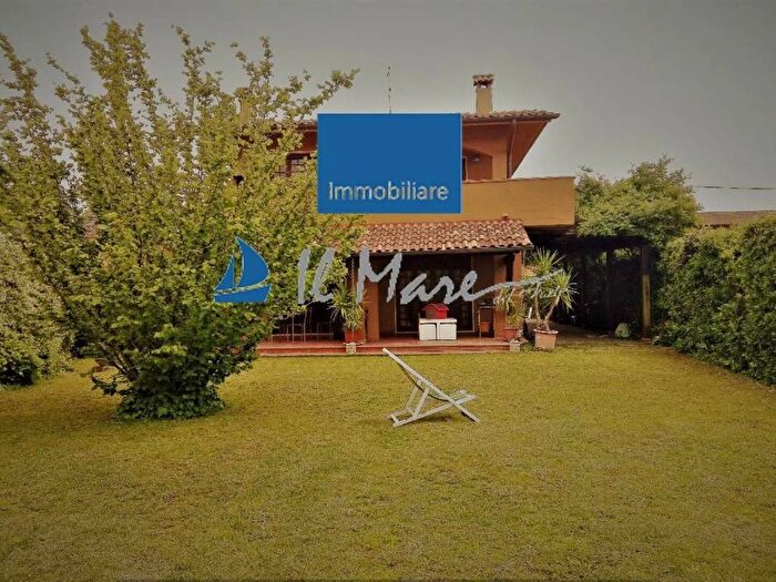 Appartamento con 6 locali in affitto in Via Versilia No Number, Centro, Forte dei Marmi