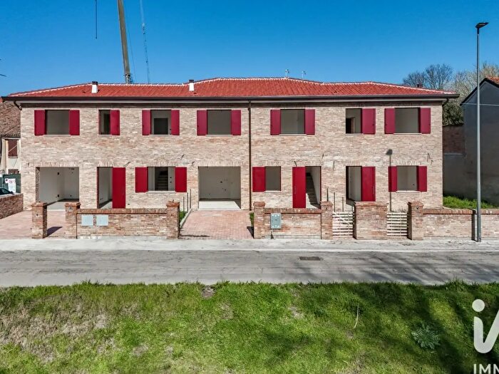 Casa quadrilocale in vendita in Via Naviglio, Copparo