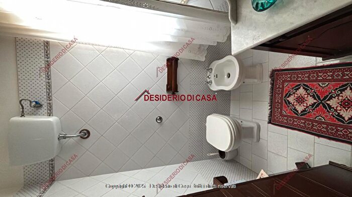 Casa con 8 locali in vendita in San Mauro Castelverde
