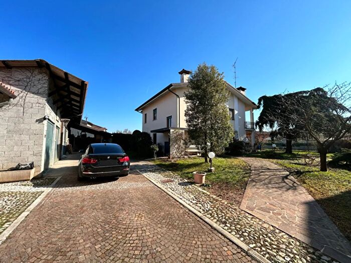 Casa con 7 locali in vendita in Via Leopardi, Cormons