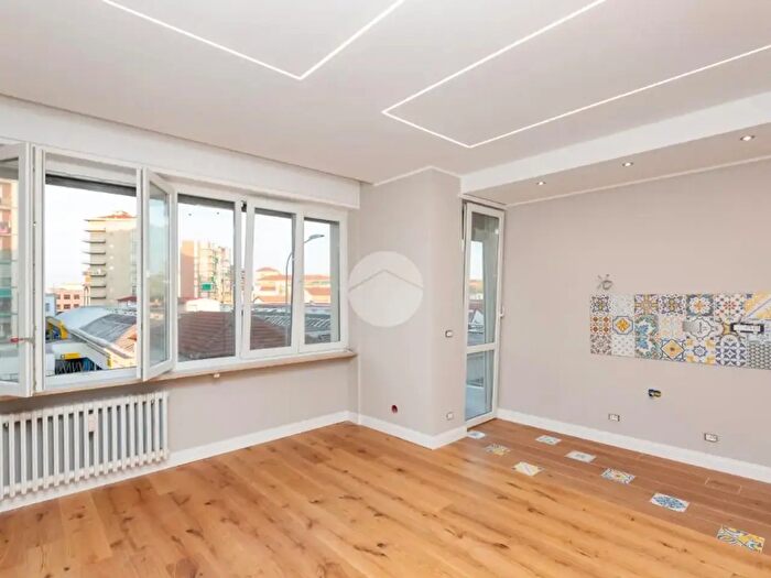 Appartamento trilocale in vendita in Via Cardinal Massaia, Torino