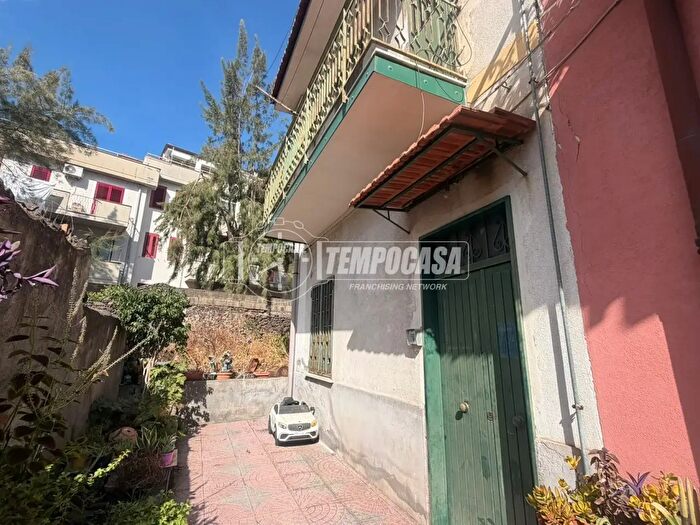 Appartamento quadrilocale in vendita in Via Bari, Catania